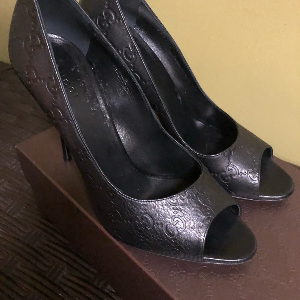 Gucci Black Pumps size 10. True to size